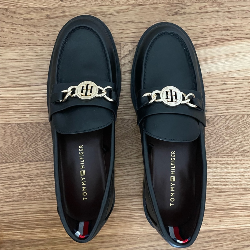 NWOT Tommy Hilfiger loafers, women’s size 7